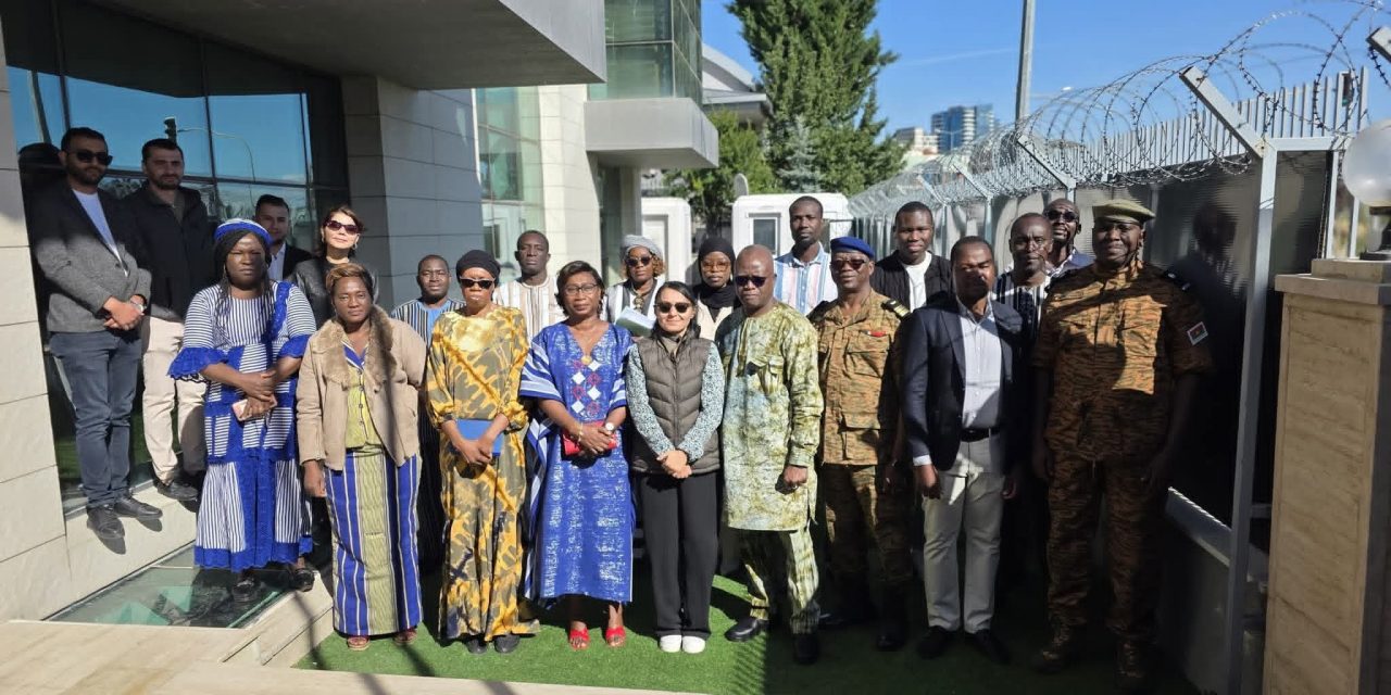 2e phase des Journées nationales d’engagement patriotique et de participation citoyenne : le personnel de l’Ambassade et la communauté burkinabè résidant à Ankara se mobilisent