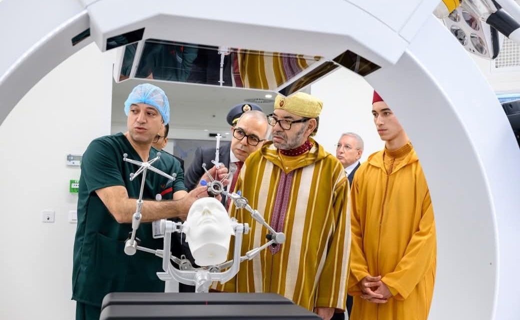 Maroc : Le Roi Mohammed VI inaugure un complexe hospitalo-universitaire de référence à Rabat et ordonne l’ouverture du CHU d’Agadir