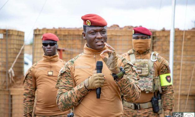 Burkina : Le Président du Faso aux FDS du Yaadga « votre devoir est d&rsquo;affronter la menace ! »