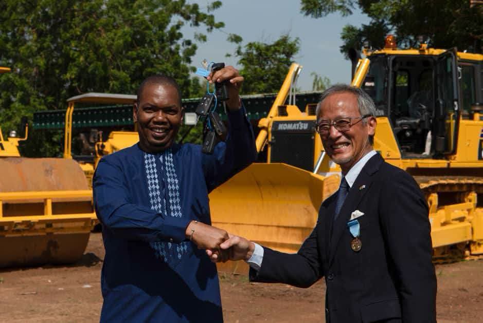 Coopération : Le Japon livre des engins de construction au Burkina