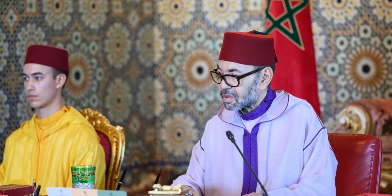 Maroc : Le Roi Mohammed VI préside le premier Conseil des ministres du gouvernement El Mansouri